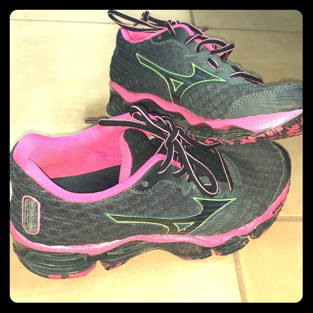 Mizuno 4 running shoes